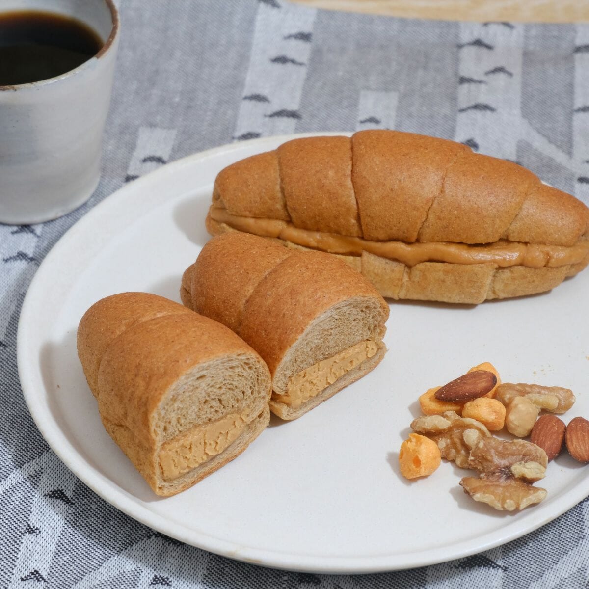 Panini al burro d'arachidi (6,3 g di carboidrati)