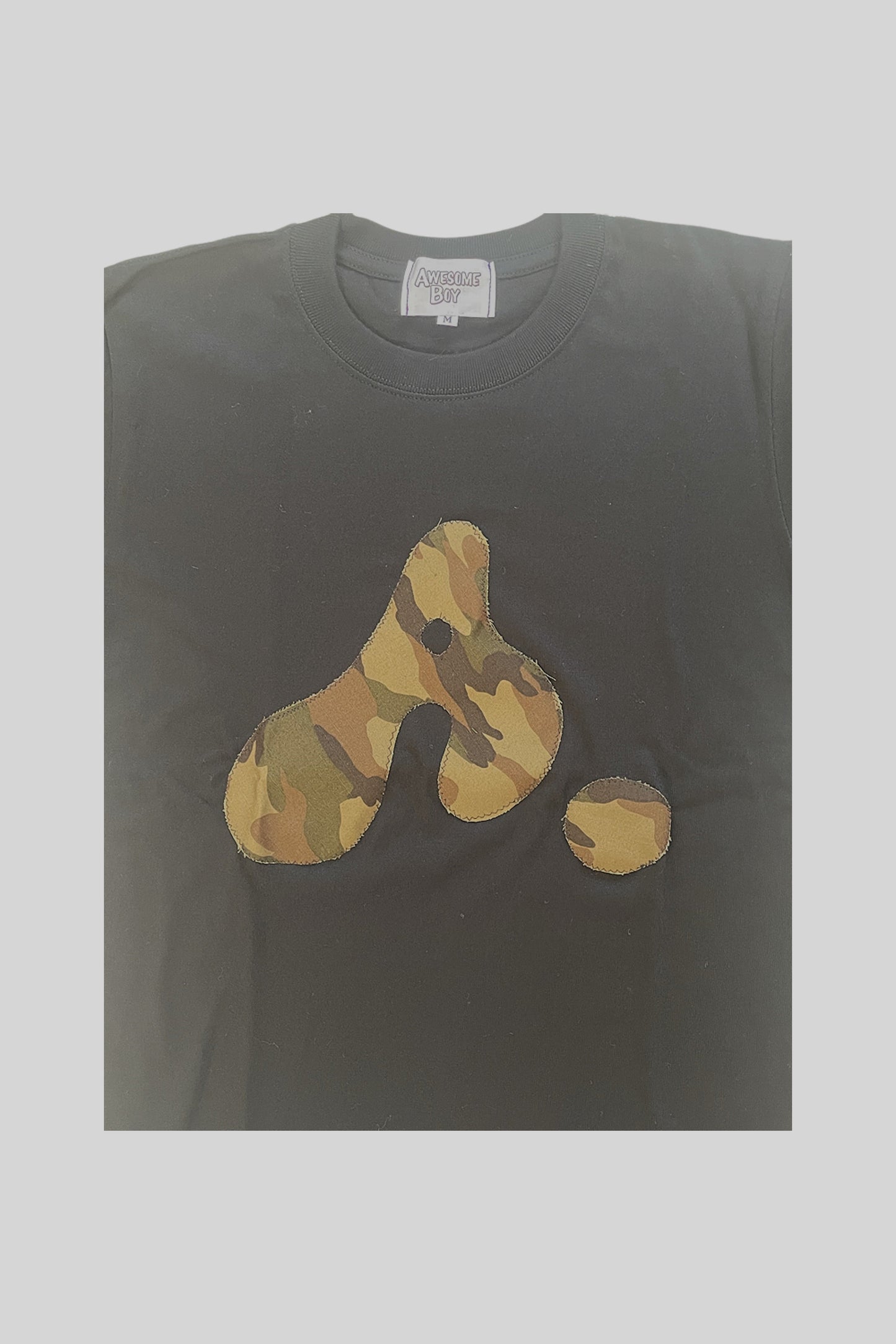 T-SHIRT CON LOGO "A" (CAMO 12)