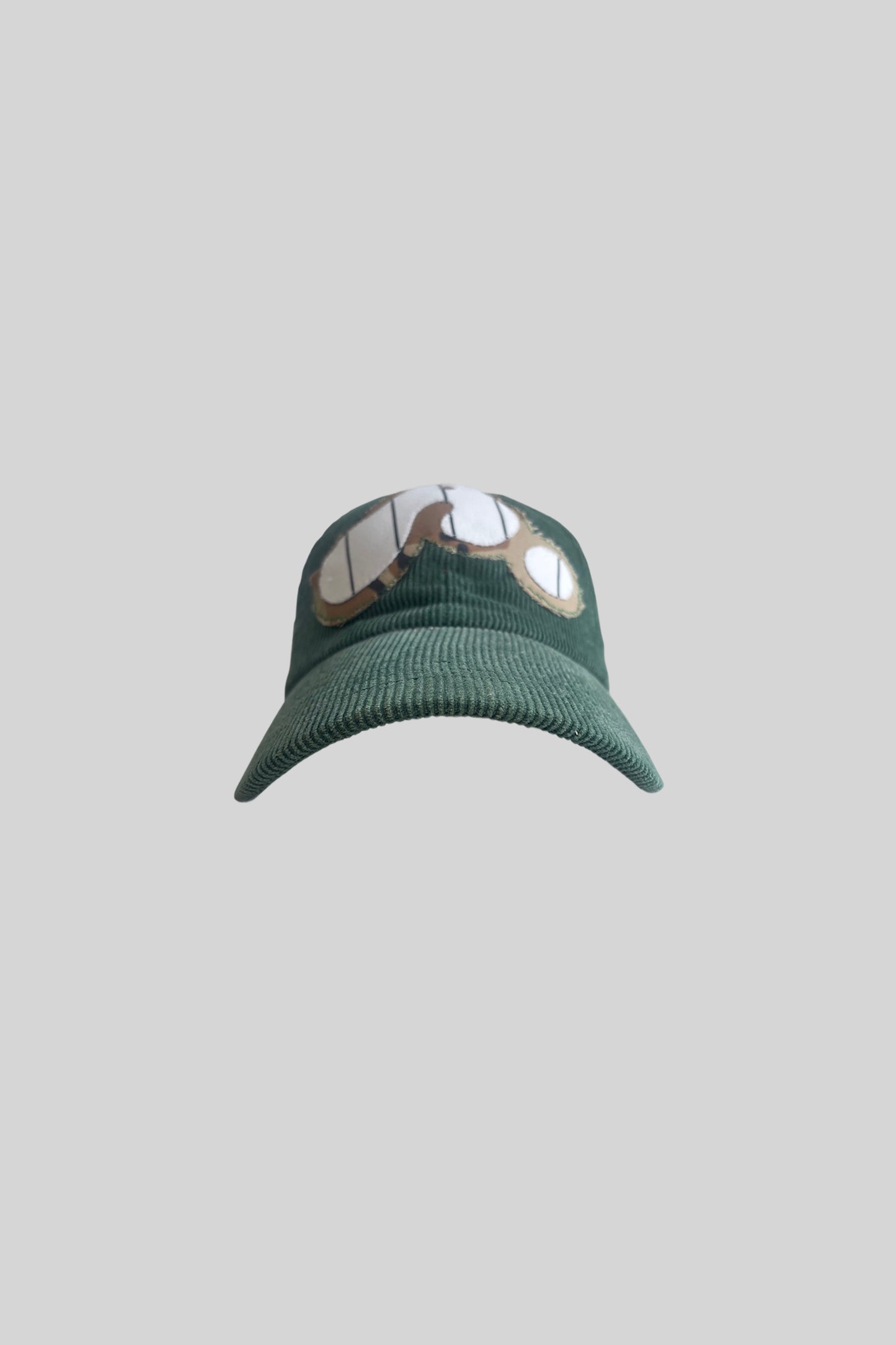 Cappellino in velluto a costine "A" con logo (verde)