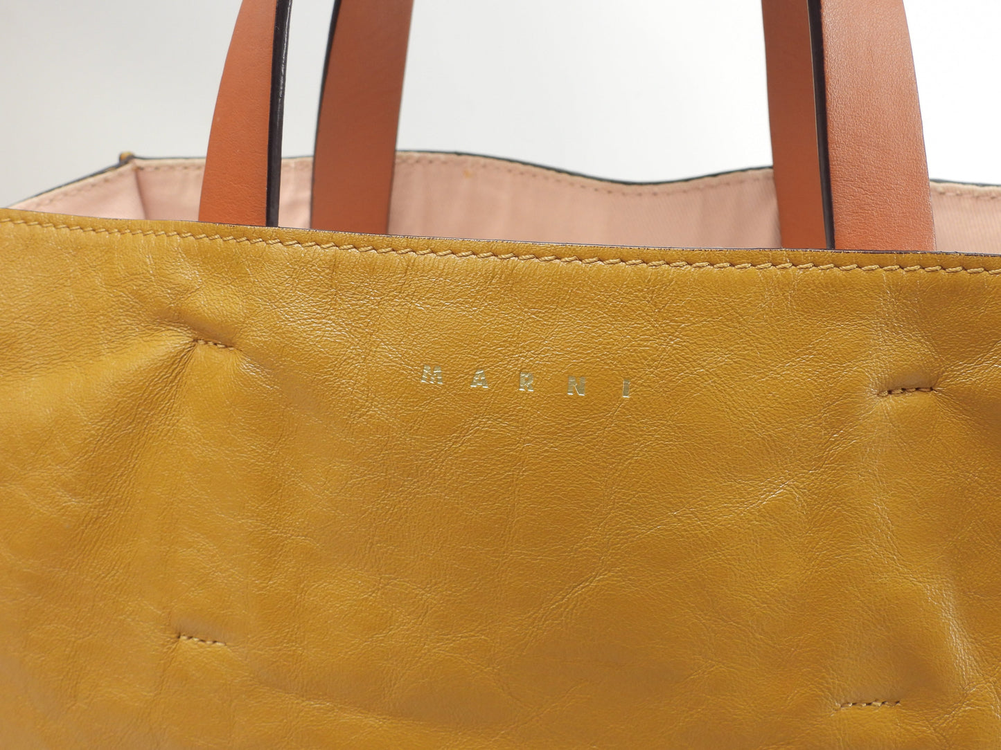 MARNI borsa tote con tracolla rimovibile Museo Soft piccola in pelle senape/grigio - Ottime condizioni @ 1